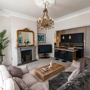 Apartment Court House